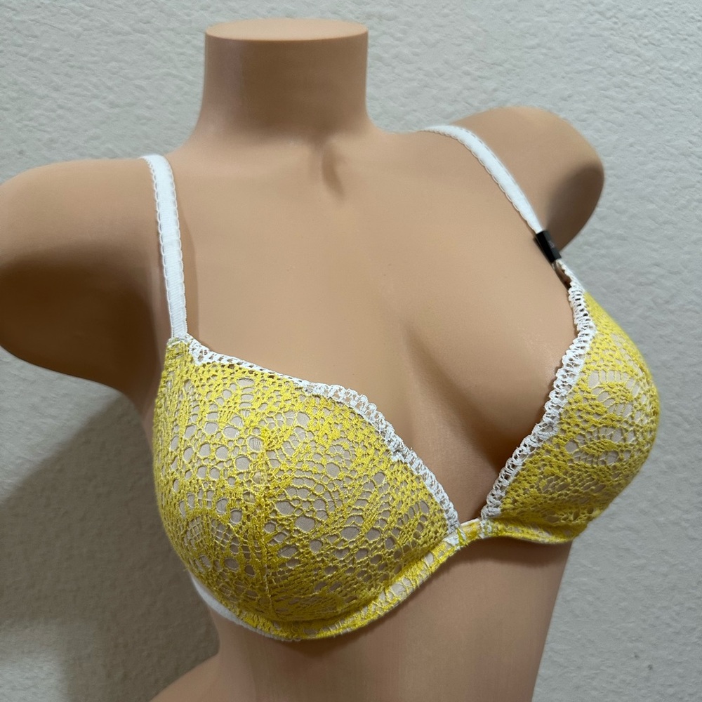 Victoria’s Secret bra 32D